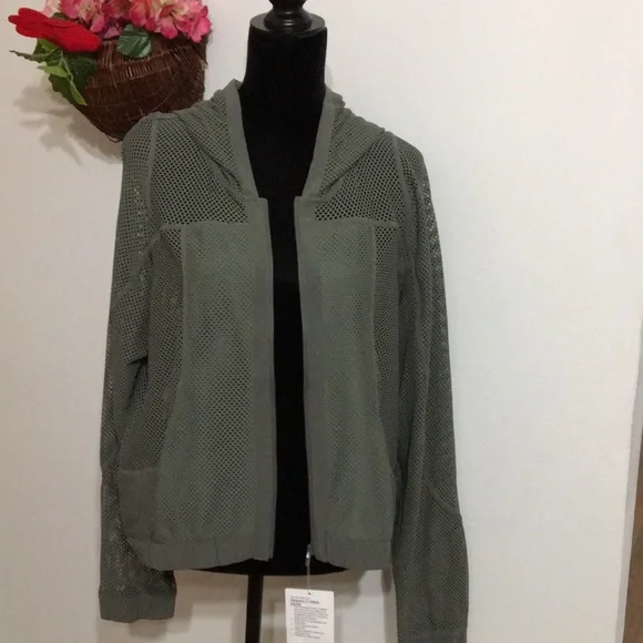NWT Lululemon Relaxed Fit Mesh Jacket 12sz forest green color - Picture 7 of 7